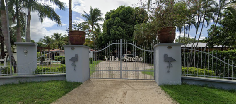 Entrada de Villa Sueño en Potrero, Guanacaste — ubicación del estudio de Melissa Vargas
